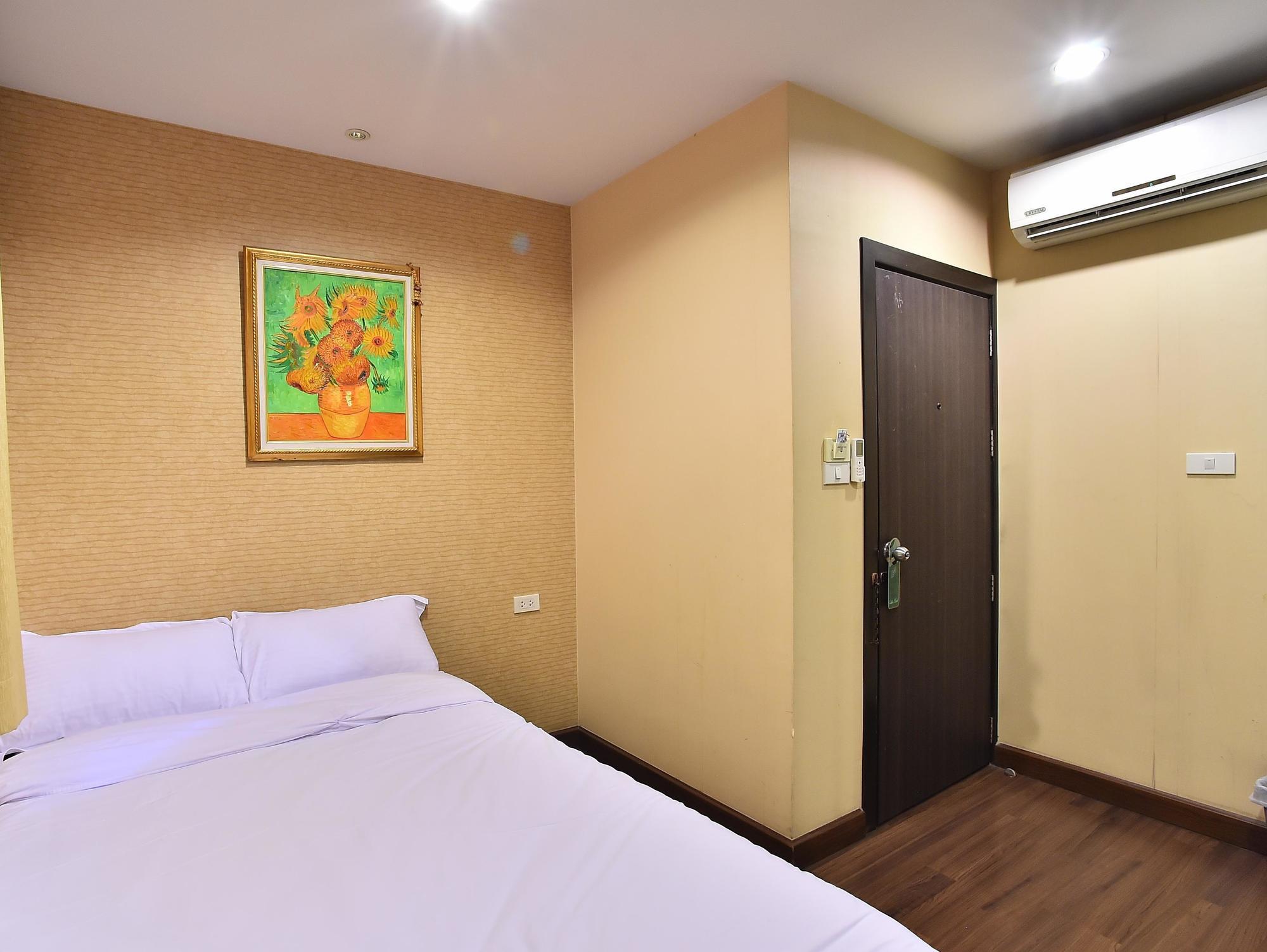 Take A Rest Hotel Bangkok Buitenkant foto