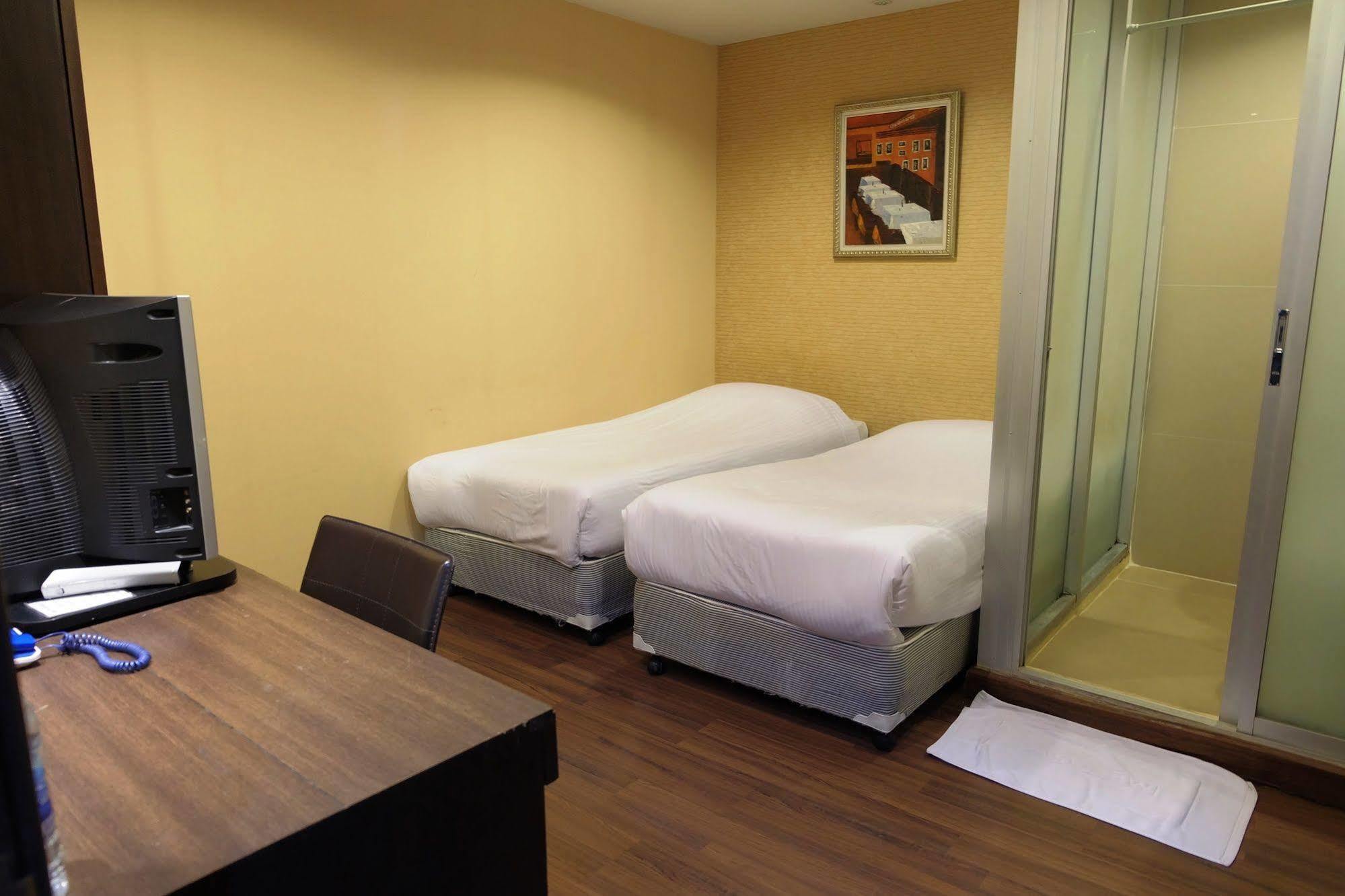 Take A Rest Hotel Bangkok Buitenkant foto