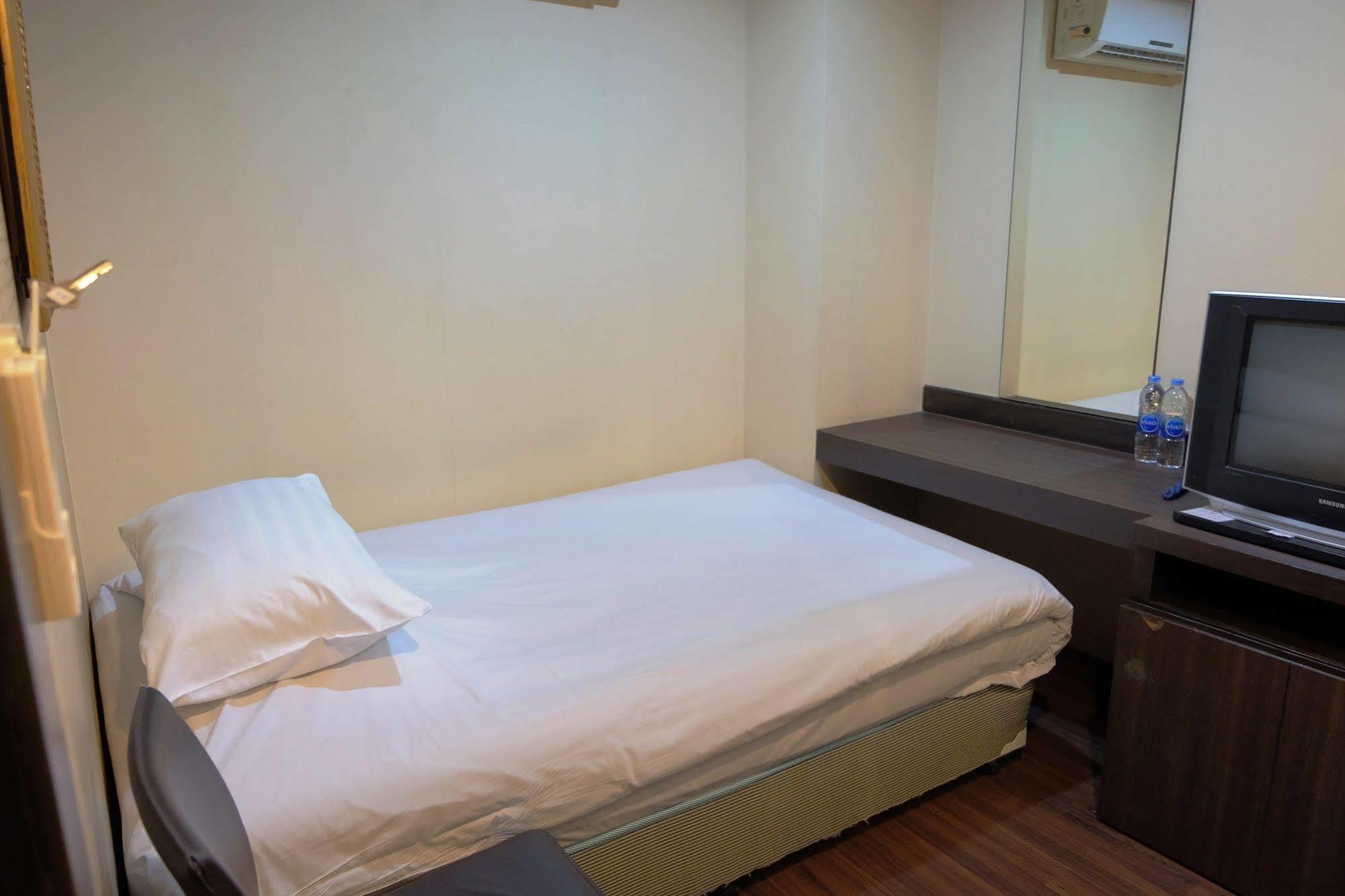 Take A Rest Hotel Bangkok Buitenkant foto