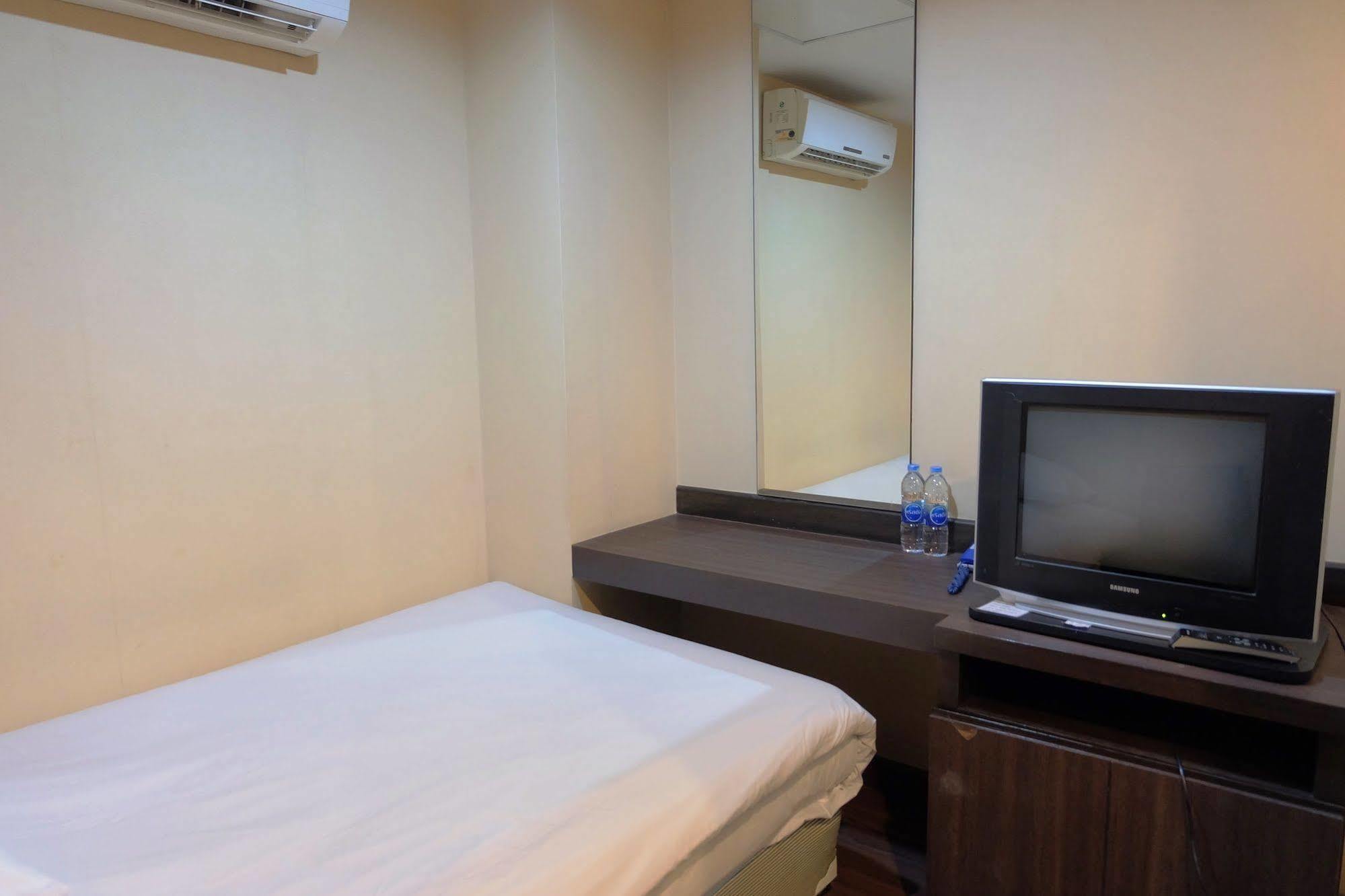 Take A Rest Hotel Bangkok Buitenkant foto