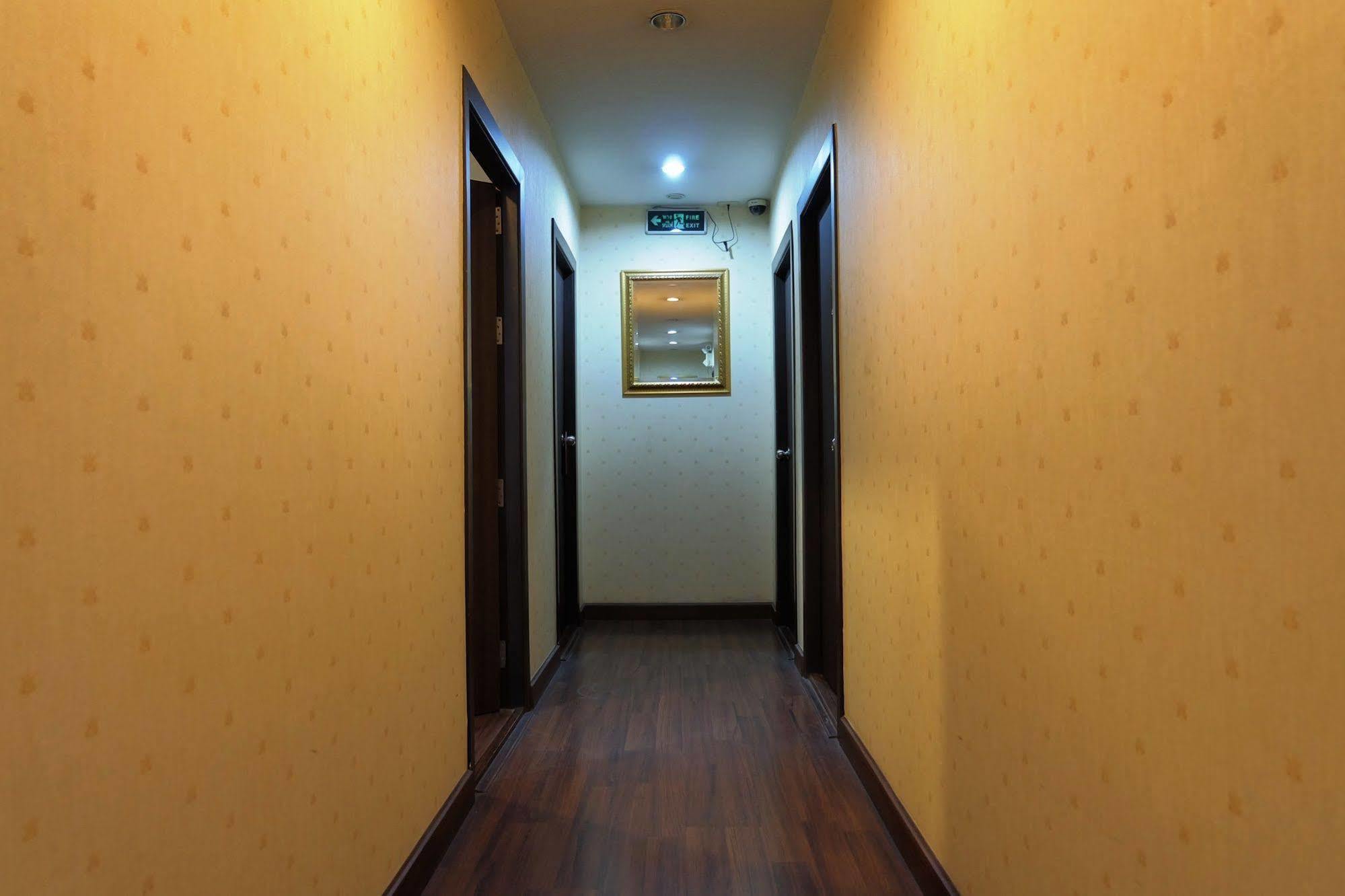 Take A Rest Hotel Bangkok Buitenkant foto